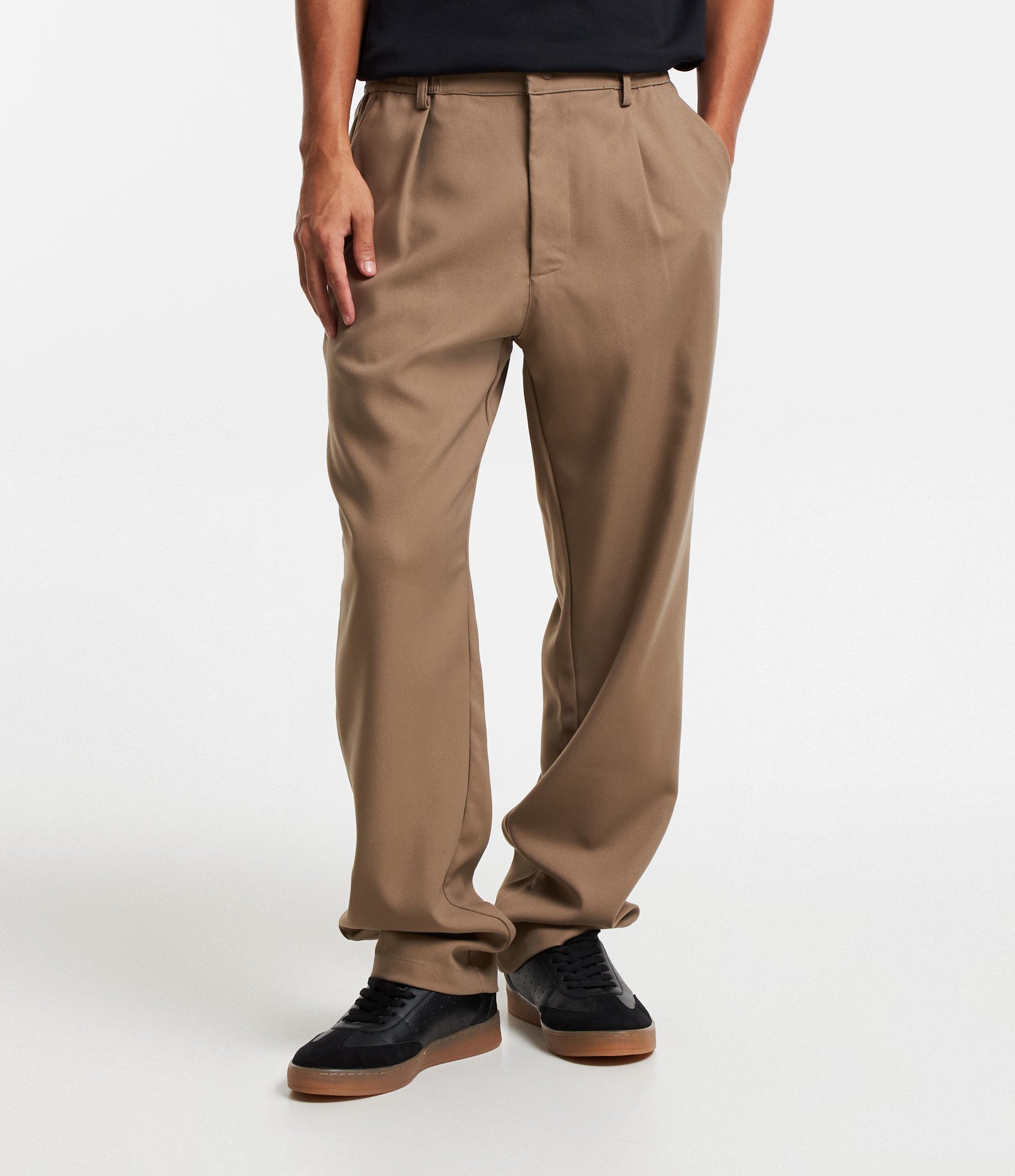 Calça Loose em Alfaiataria com Bolso Faca Marrom 2