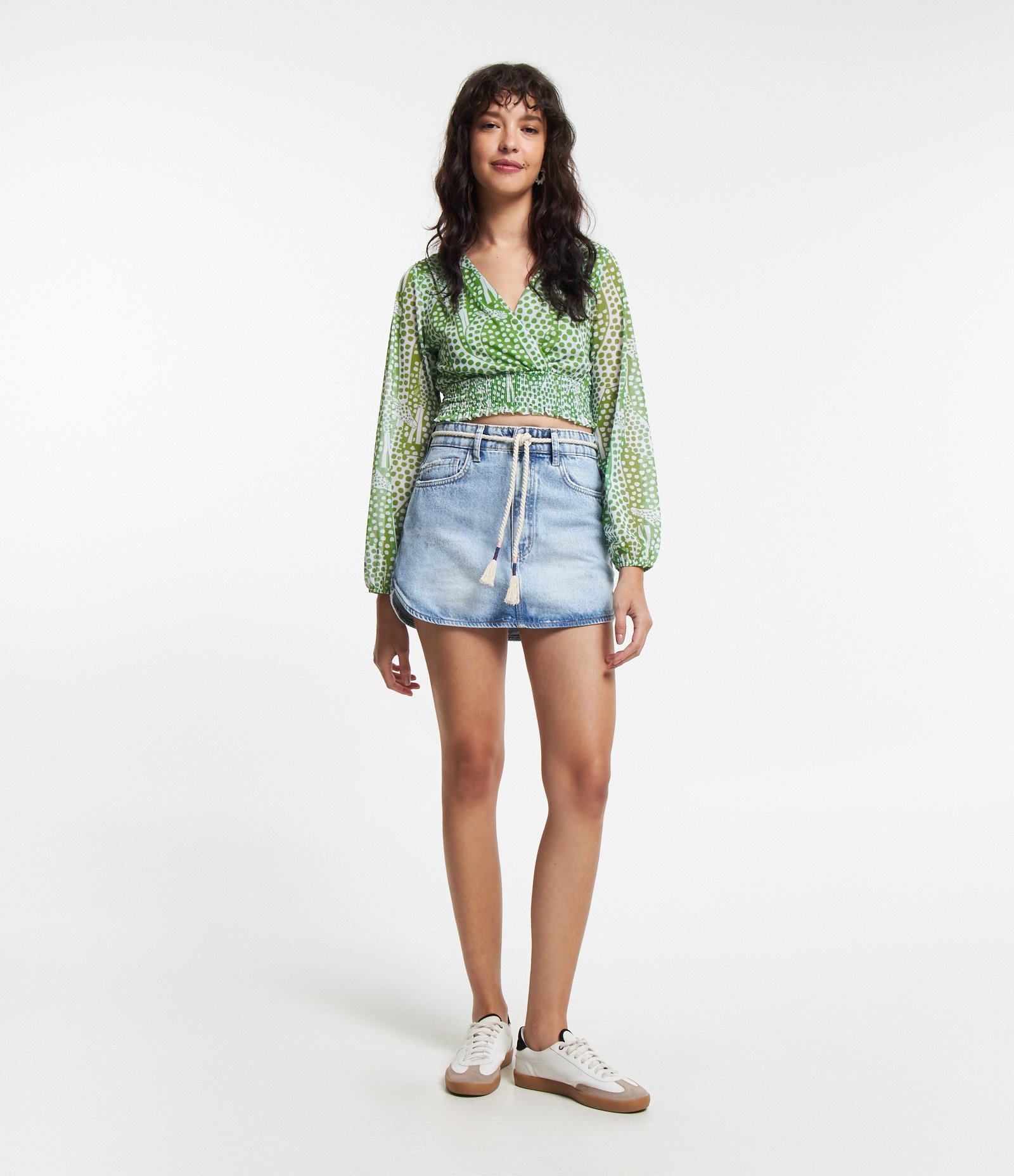 Blusa Cropped em Tule com Estampa de Girafas Pintadas Verde 2