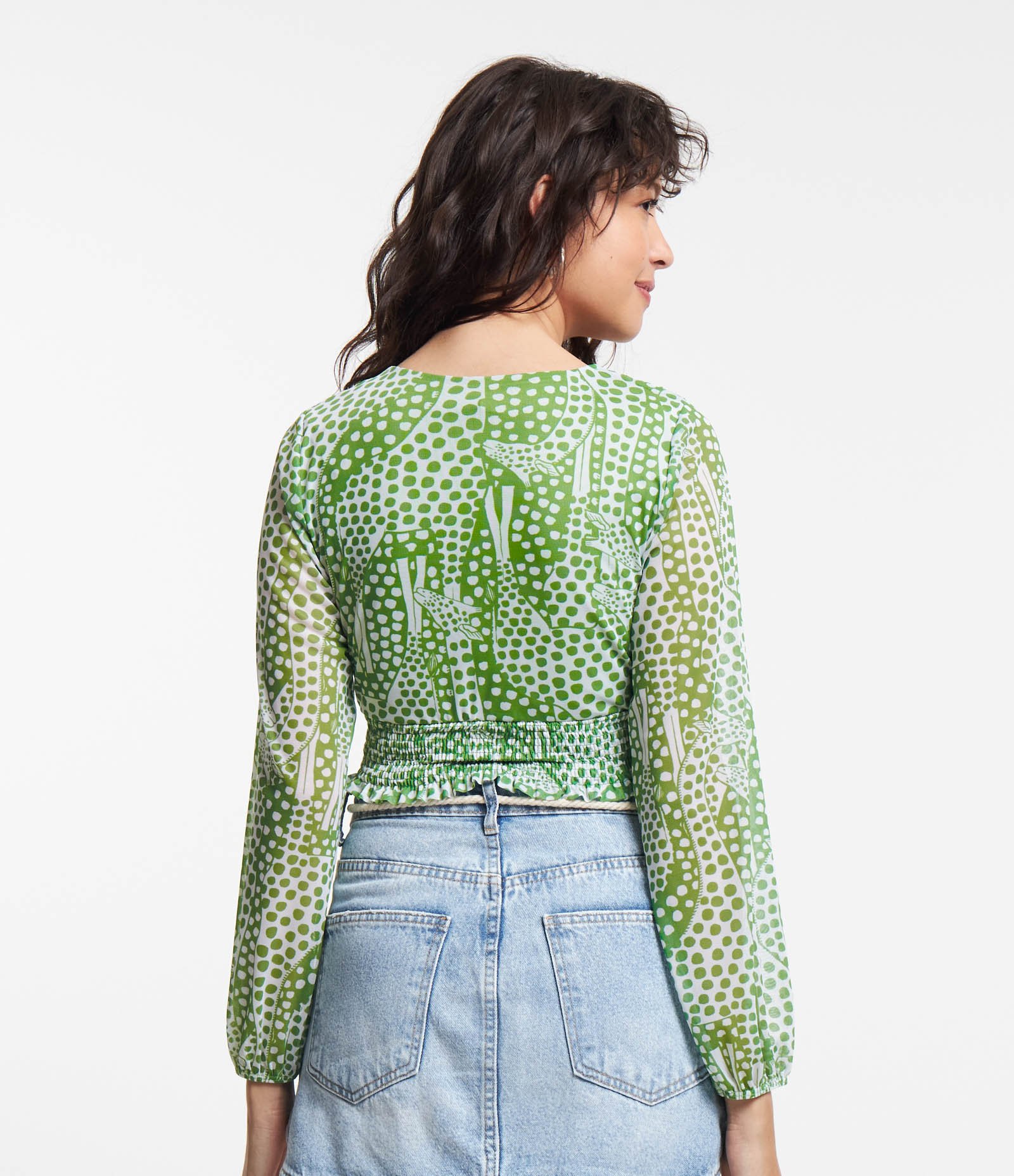 Blusa Cropped em Tule com Estampa de Girafas Pintadas Verde 3