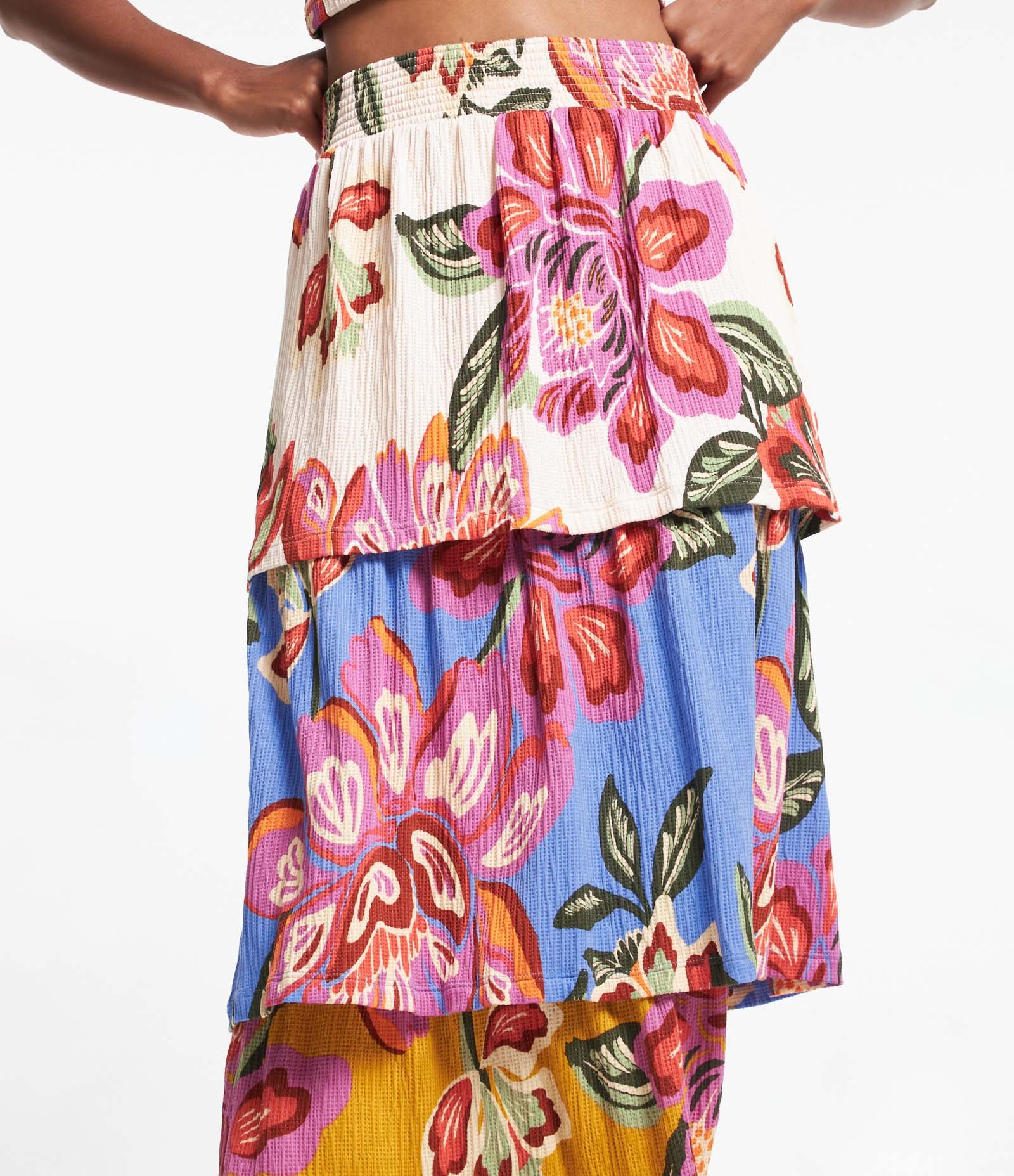 Saia Midi Texturizada com Babados e Mix de Estampa Floral Bege 4