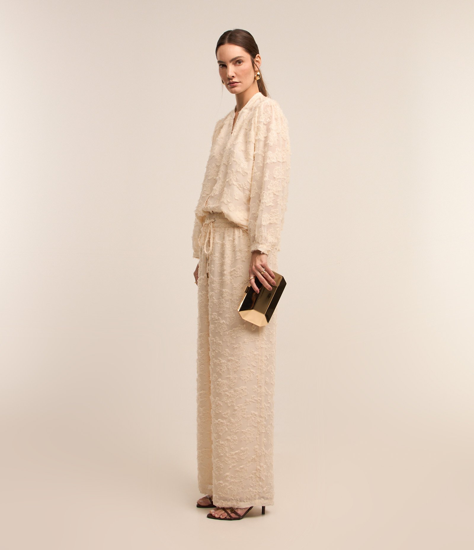 Calça Reta em Chiffon com Amarração no Cós e Texturas Off White 1