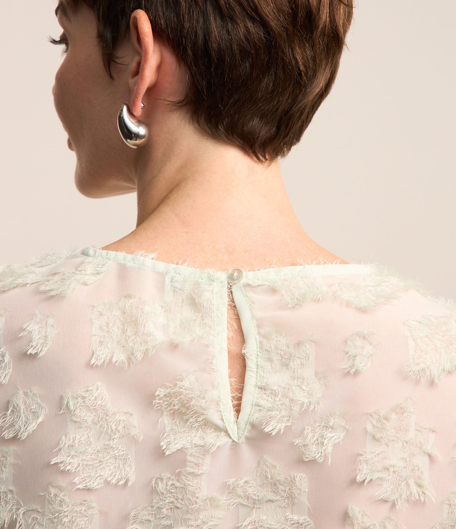 Blusa em Chiffon com Texturas e Manga Bufante Verde Claro 4