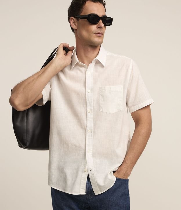 Camisa em Tricoline com Textura Xadrez Grid e Bolso