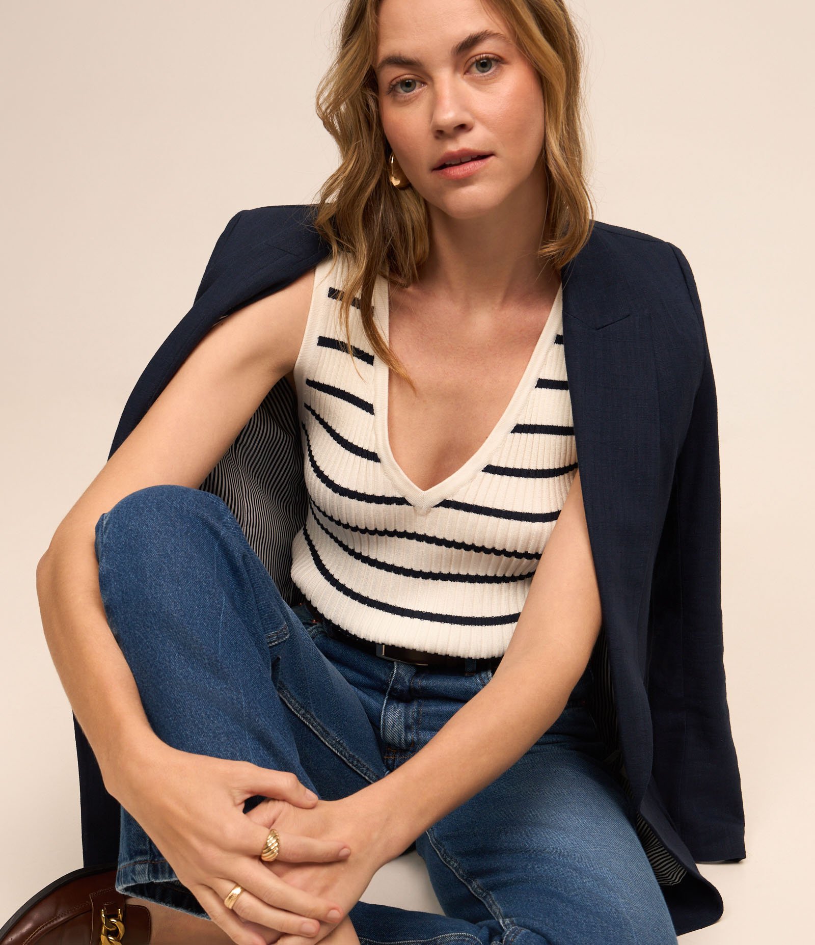 Blusa Listrada em Tricô com Decote V Branco/ Azul 1