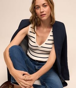 Blusa Listrada em Tricô com Decote V
