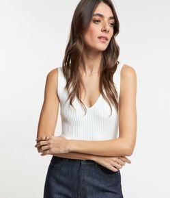 Blusa Canelada em Tricô com Decote V
