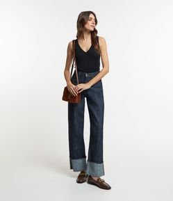 Blusa Canelada em Tricô com Decote V