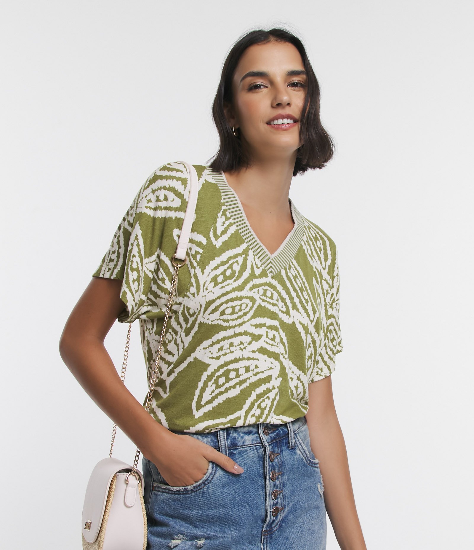 Blusa em Viscose com Decote em Tricô e Estampa Folhagem Contrastante Verde 4