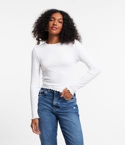 Blusa Manga Longa em Viscose com Frufru nos Punhos e Barra