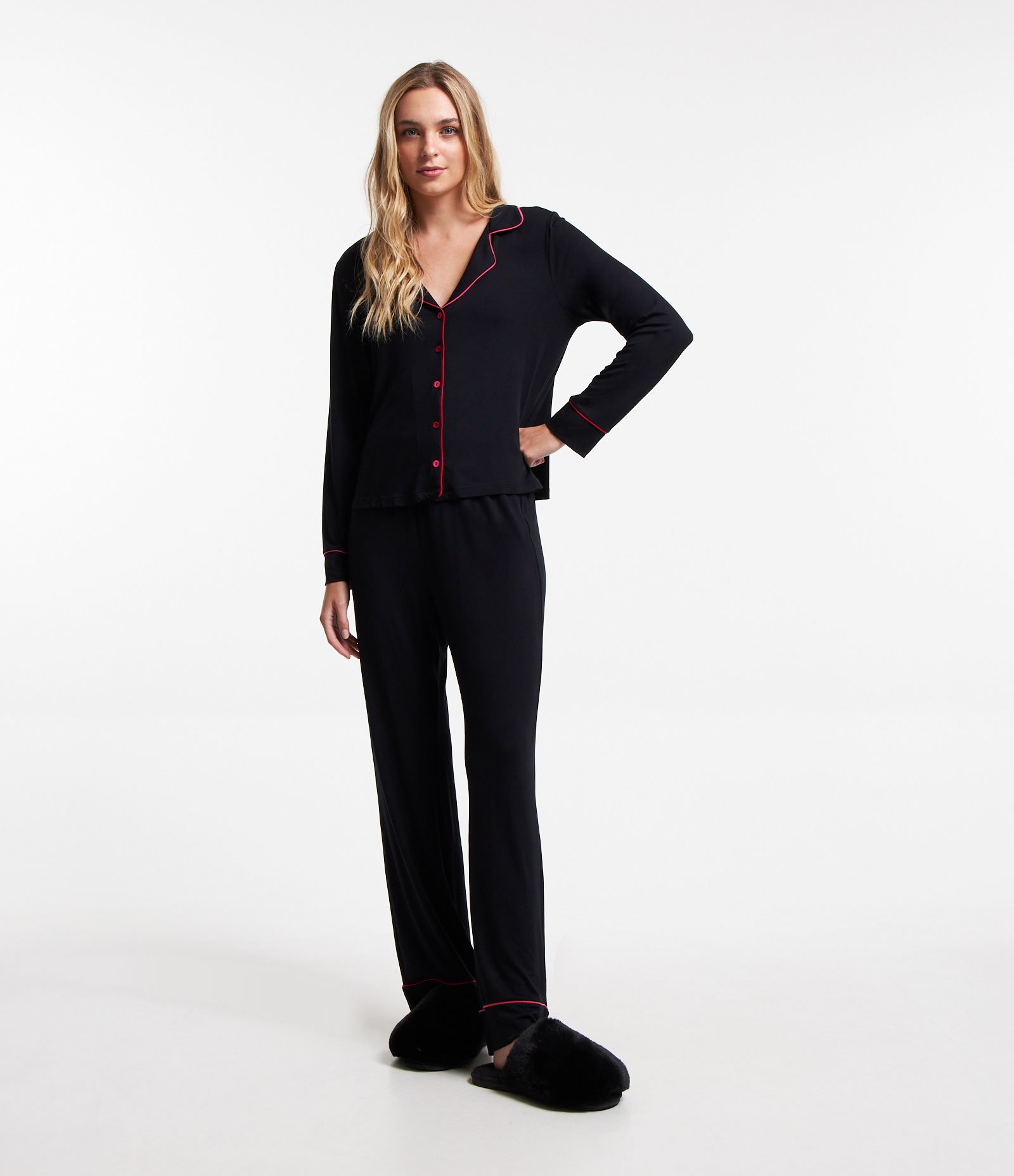 Pijama Americano Longo em Viscolycra com Detalhes Contrastantes Preto/Vermelho 1