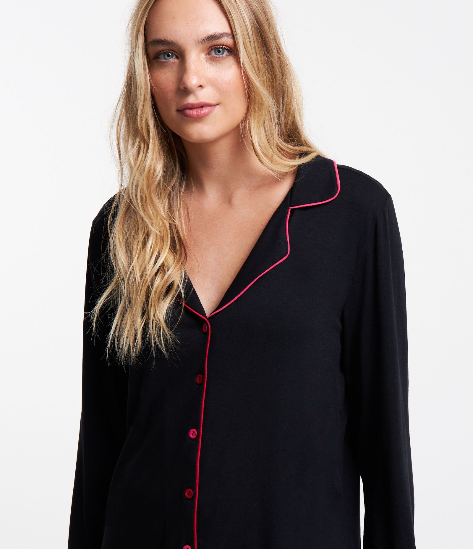 Pijama Americano Longo em Viscolycra com Detalhes Contrastantes Preto/Vermelho 3