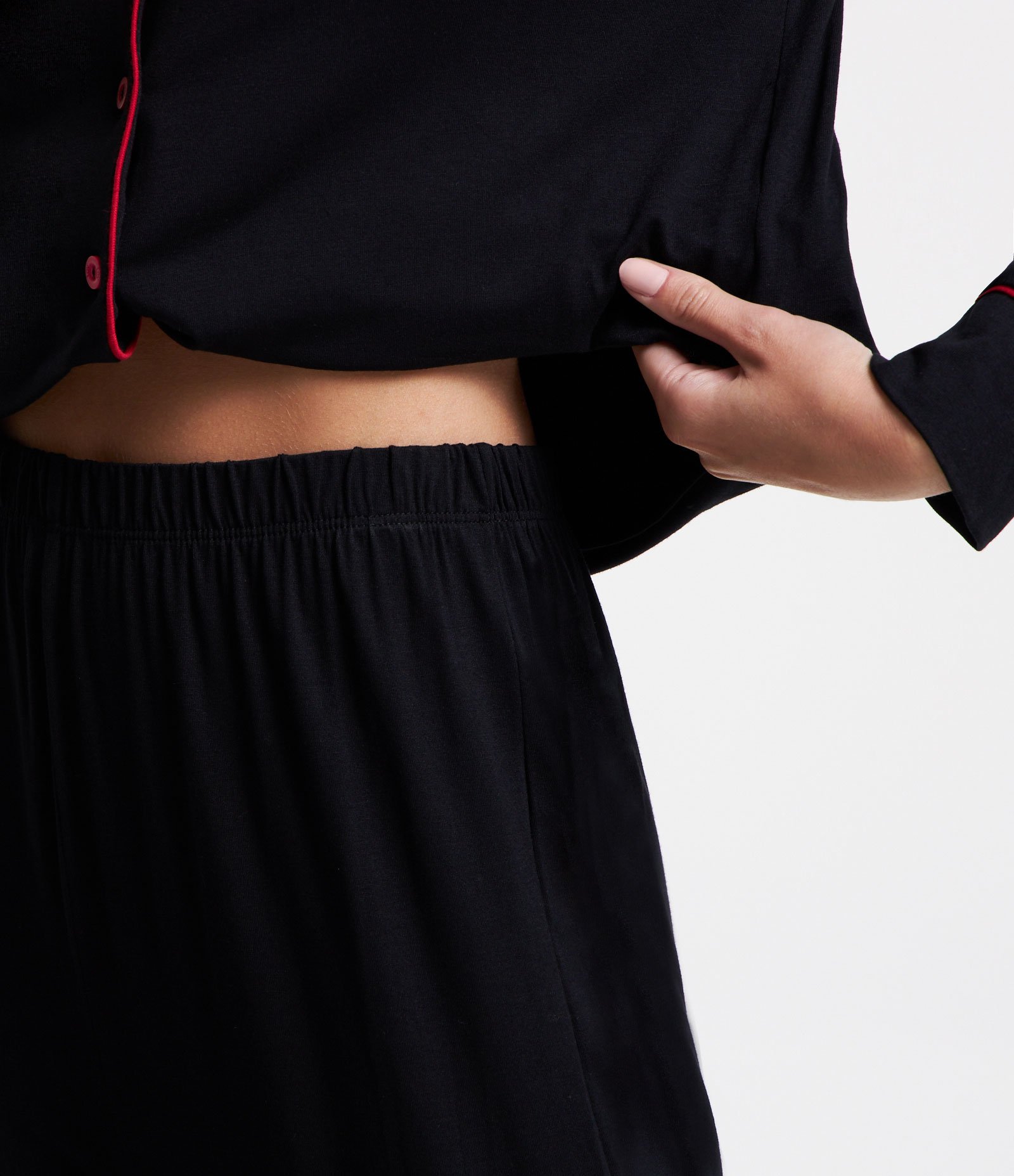Pijama Americano Longo em Viscolycra com Detalhes Contrastantes Preto/Vermelho 4