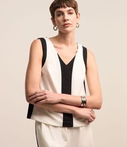 Blusa sem Manga em Crepe com Estampa Bloco de Cor