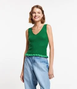 Blusa Regata em Tricô Texturizada e Barra com Frufru Contrastante