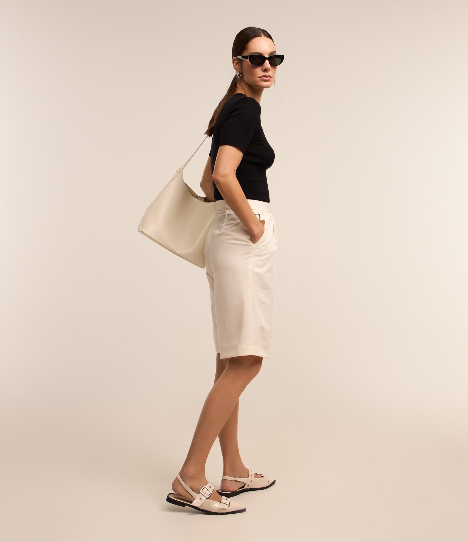 Blusa em Tricô com Mangas Curtas e Recorte em Tule Preto 4