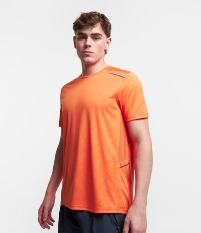 Camiseta Esportiva com Tecnologia Dry com Estampa Heatprint e Refletivos Menor preço em Camiseta Esportiva com Tecnologia Dry com Estampa Heatprint e Refletivos