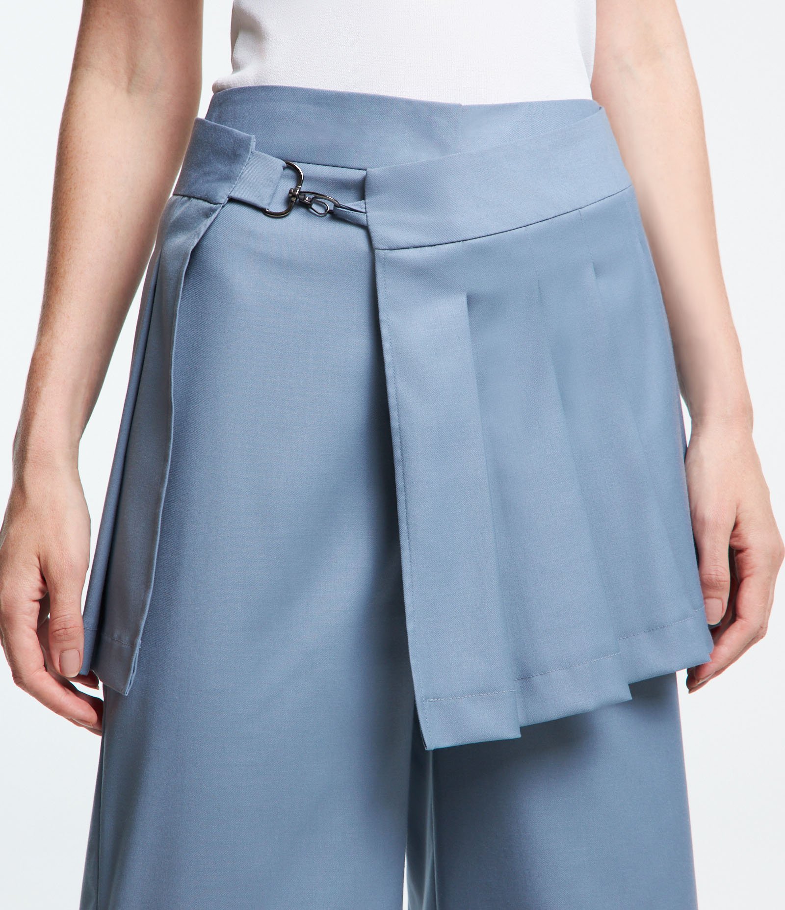 Calça Wide Leg Alfaiatada com Saia Plissada Sobreposta Azul 4