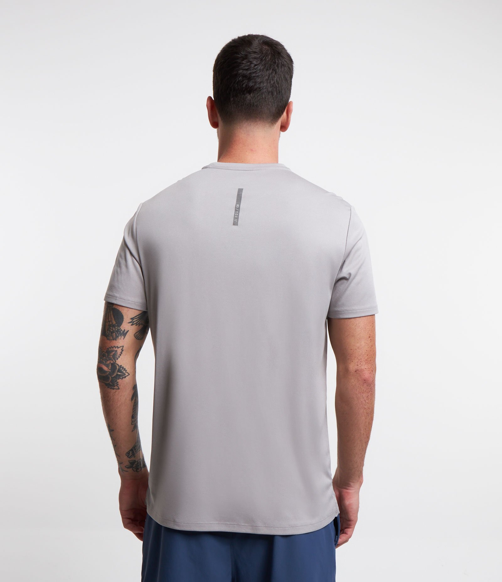 Camiseta Esportiva Tecnologia Dry com Lettering Refletivo no Peito Cinza 3