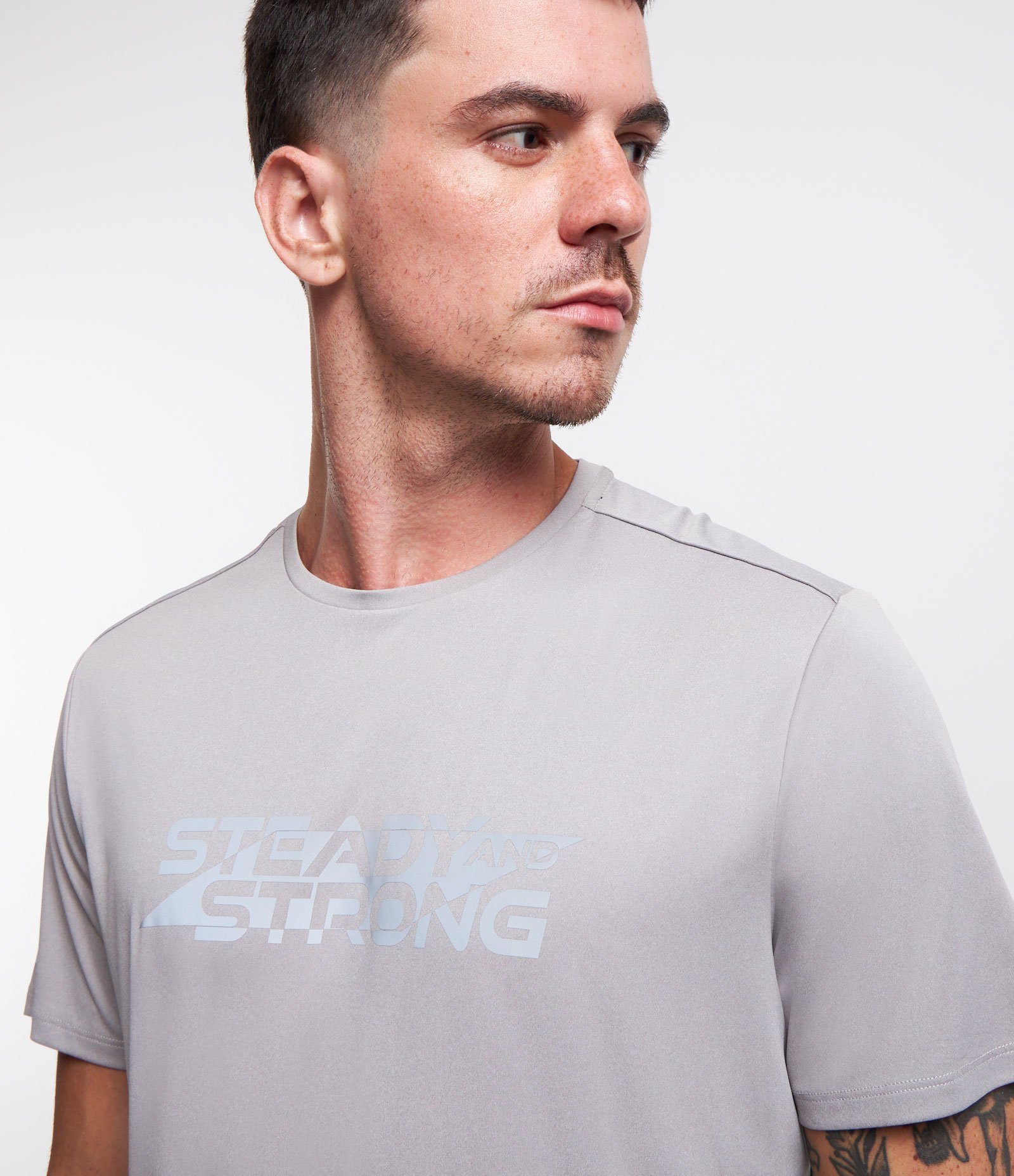 Camiseta Esportiva Tecnologia Dry com Lettering Refletivo no Peito Cinza 4