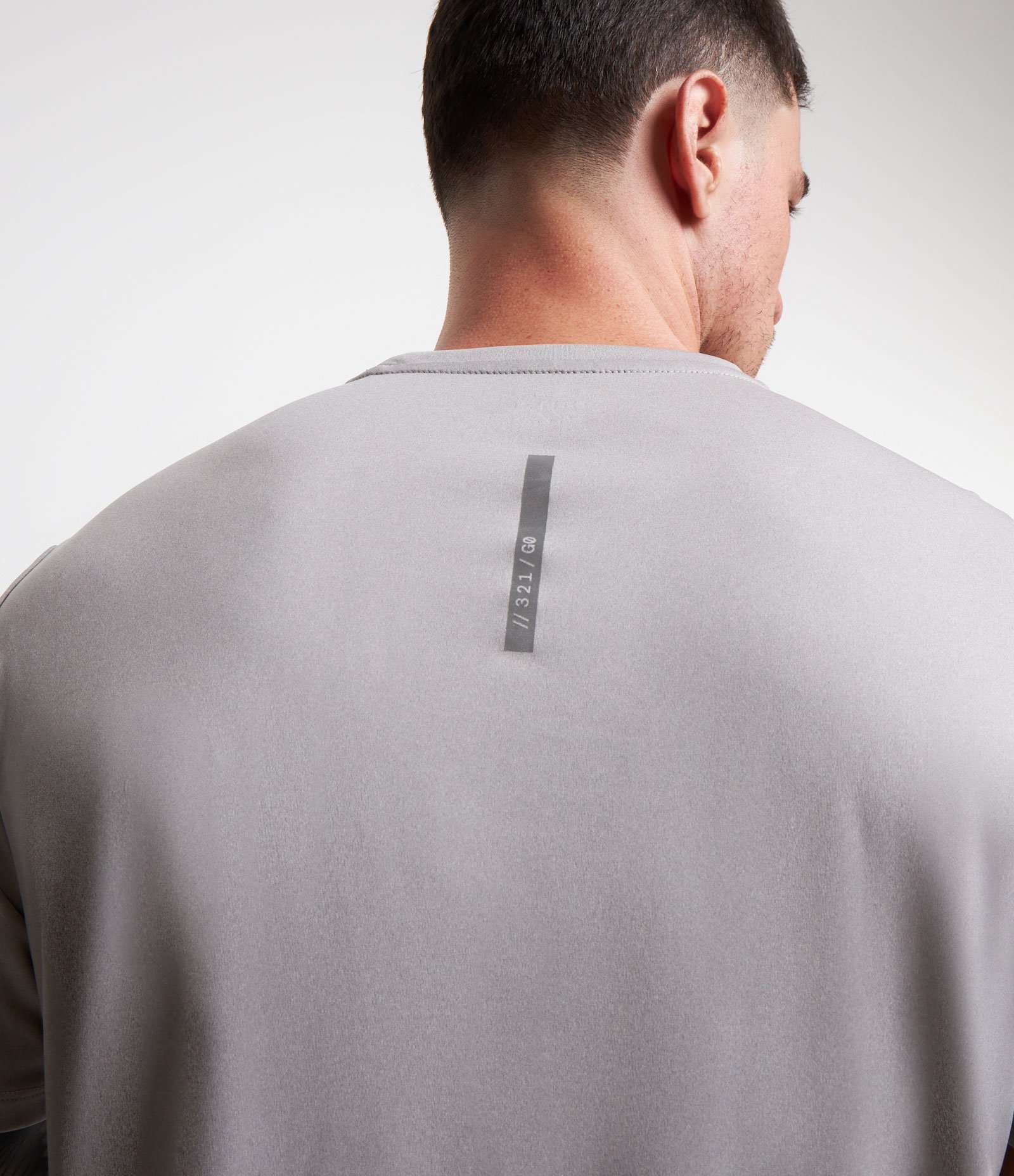 Camiseta Esportiva Tecnologia Dry com Lettering Refletivo no Peito Cinza 5