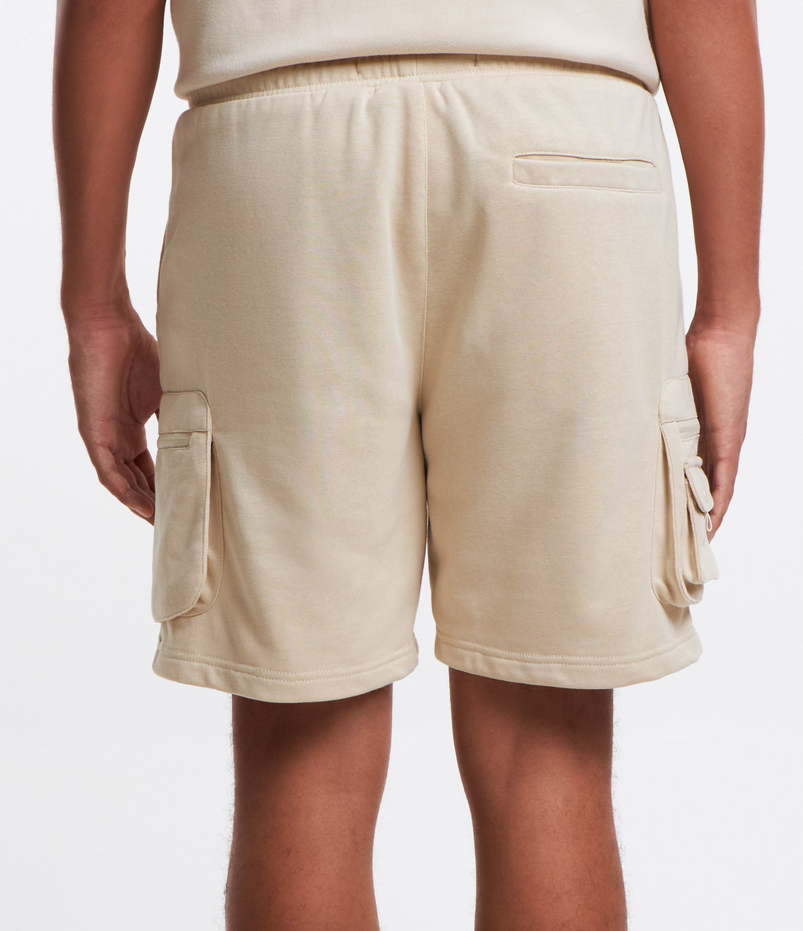 Bermuda Cargo em Moletom com Amarração na Cintura e Bolsos Táticos Bege 3