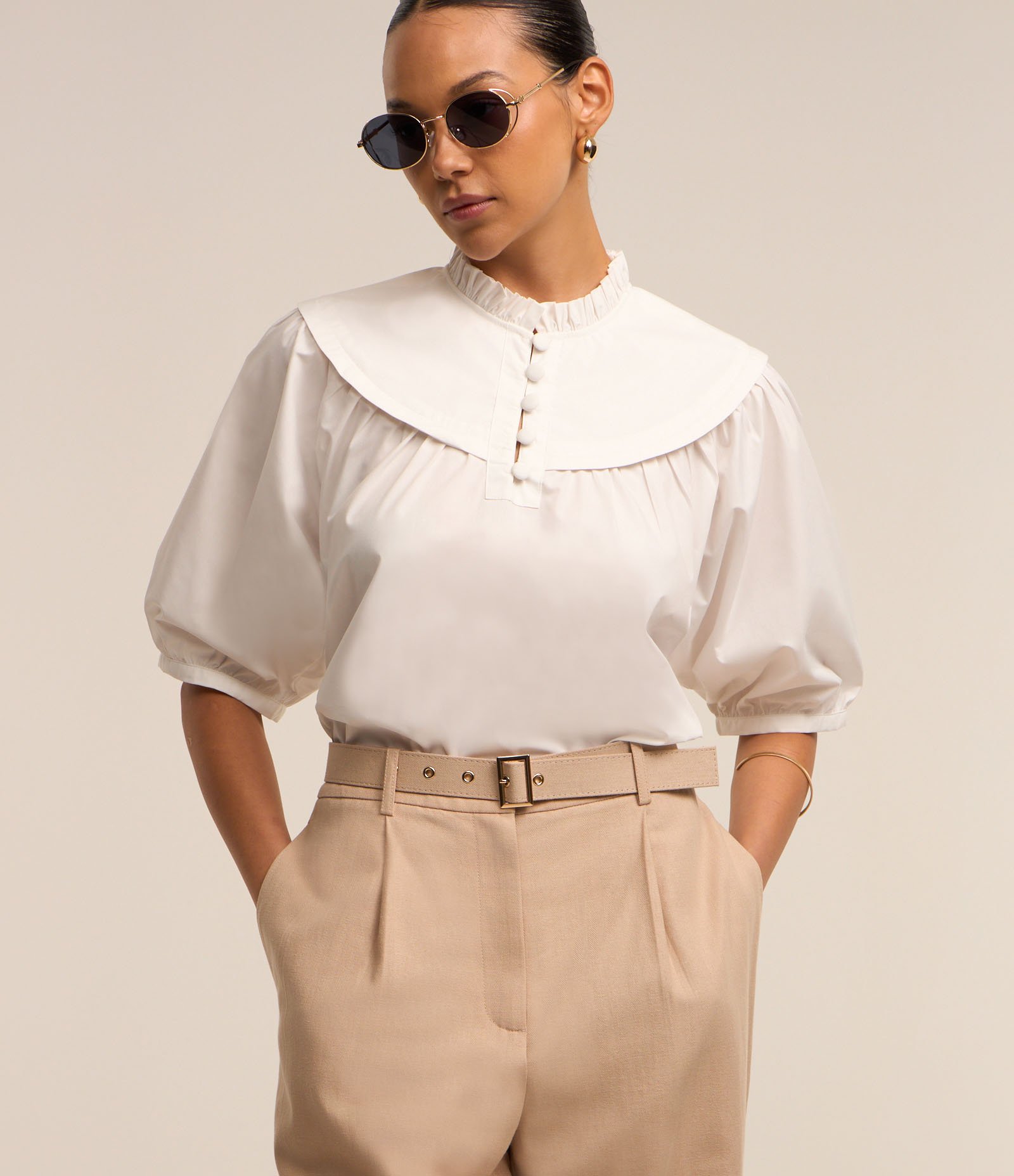 Blusa em Tricoline com Pala Arredondada e Abotoamento na Gola Branco 1