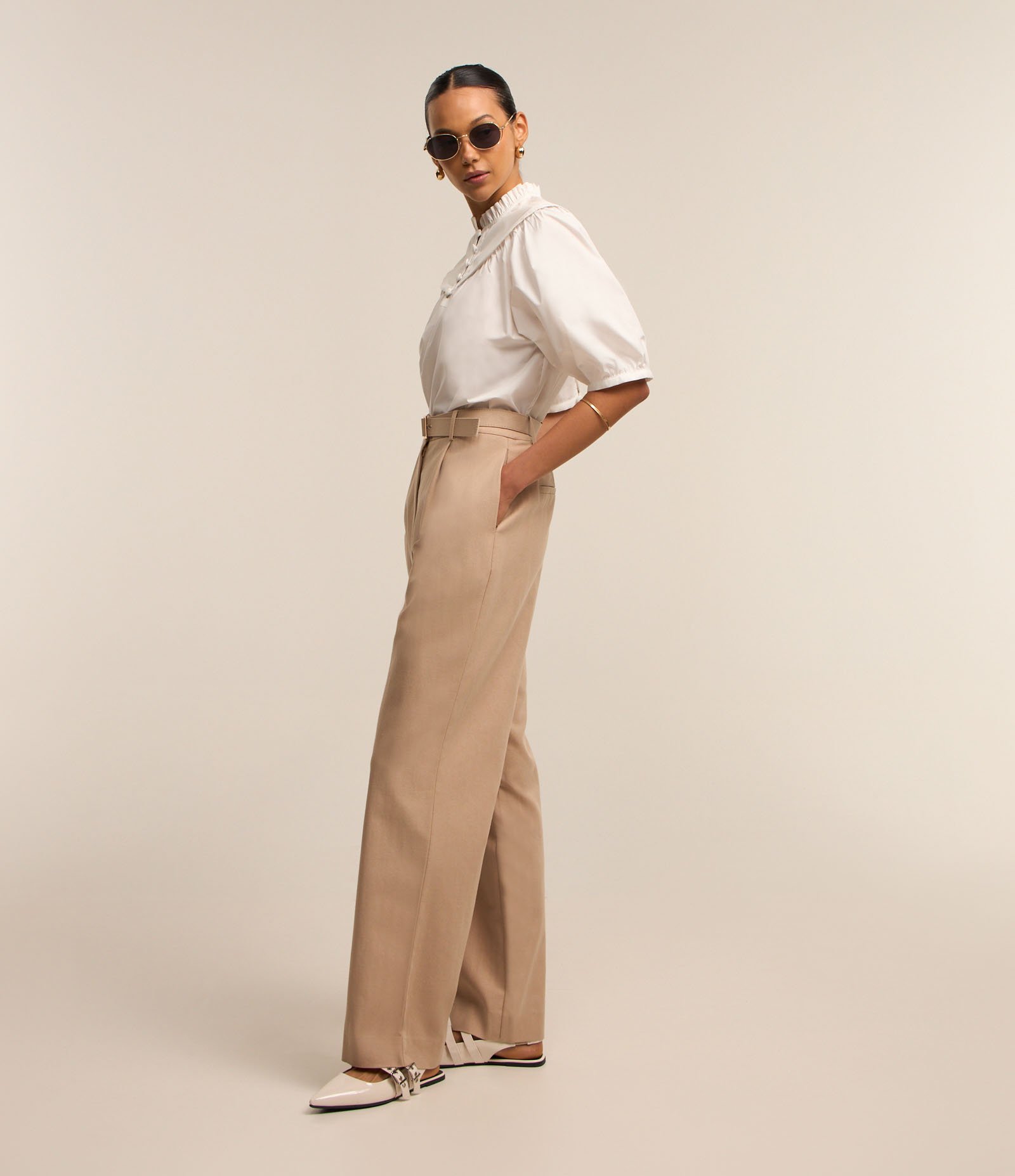 Blusa em Tricoline com Pala Arredondada e Abotoamento na Gola Branco 4