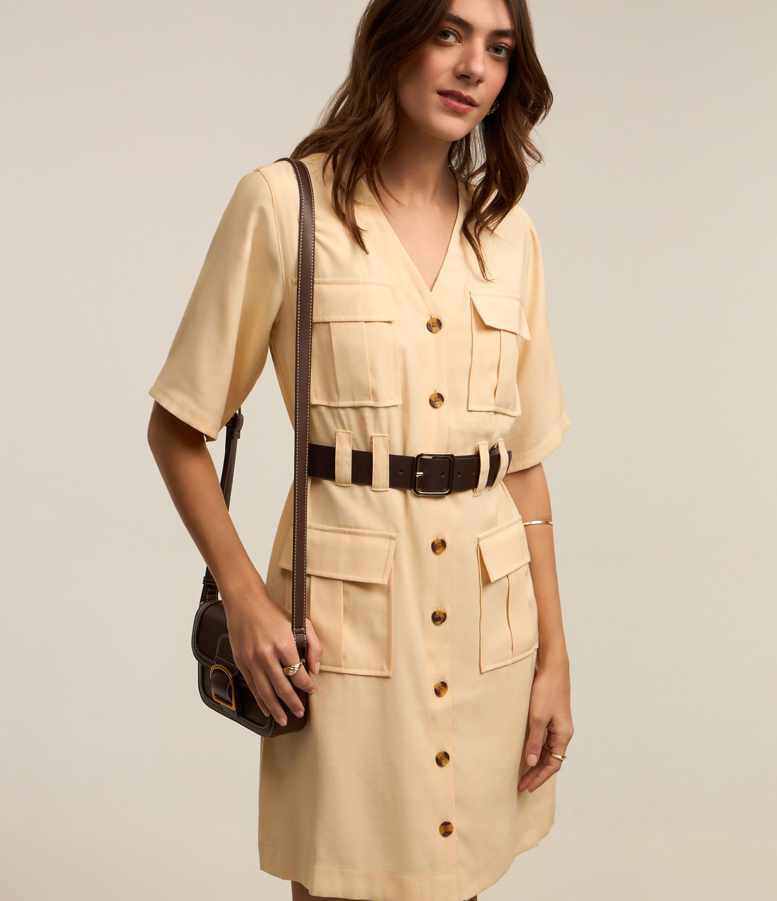 Vestido em Viscose com Abotoamento Frontal e Cinto Fivela Bege 1