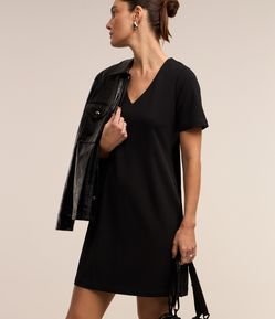 Vestido em Crepe com Zíper nas Costas e Decote V