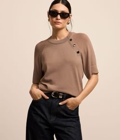 Blusa em Tricô com Cava Raglan e Botões no Ombro