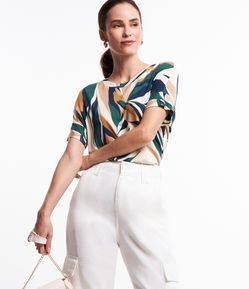 Blusa em Viscose com Estampa Folhagem