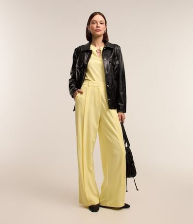 Calça Reta em Crepe com Cinto Fivela Calça Reta em Crepe com Cinto Fivela