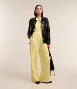 Calça Reta em Crepe com Cinto Fivela