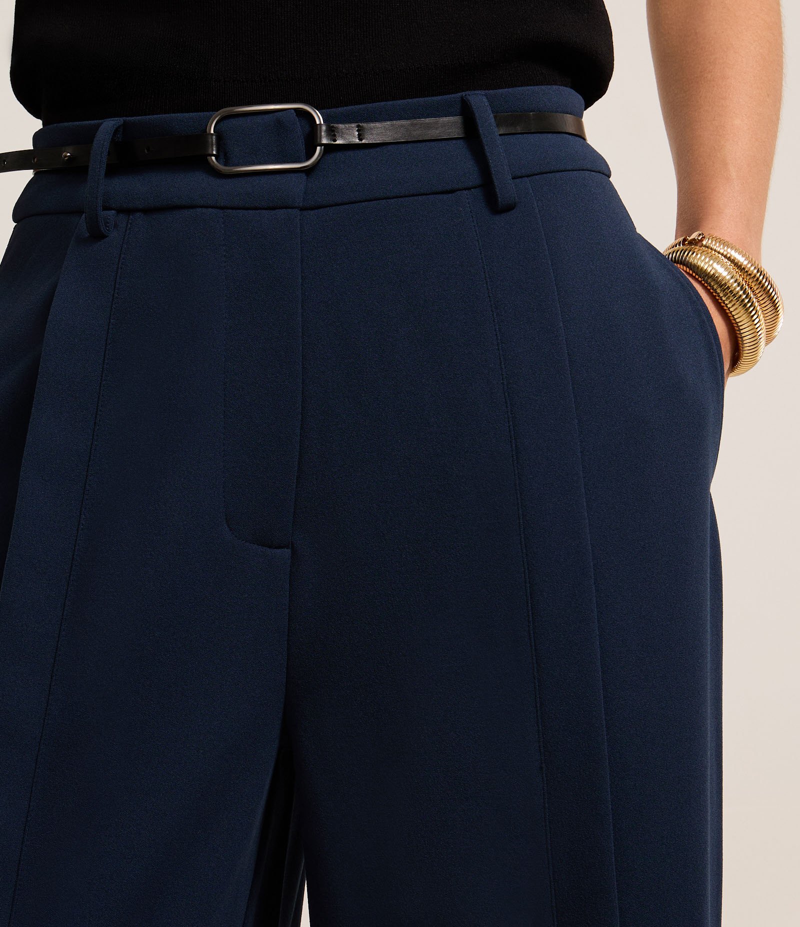 Calça Reta em Crepe com Cinto Fivela Azul Marinho 4