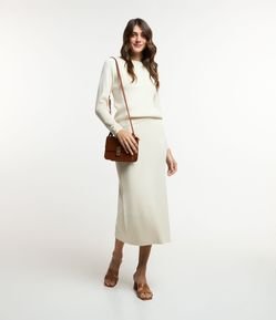 Saia Midi em Viscose com Elástico no Cós e Textura Canelada