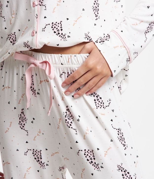 Pijama Americano Longo em Viscolycra com Estampa de Oncinha e Corações Branco Neve 4