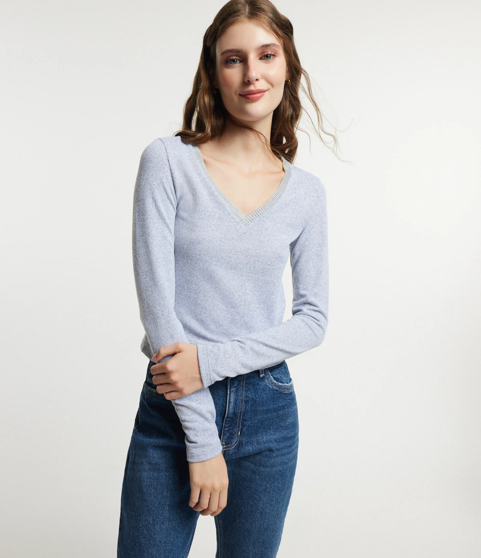 Blusa Básica em Meia Malha com Decote Coração Cinza 1