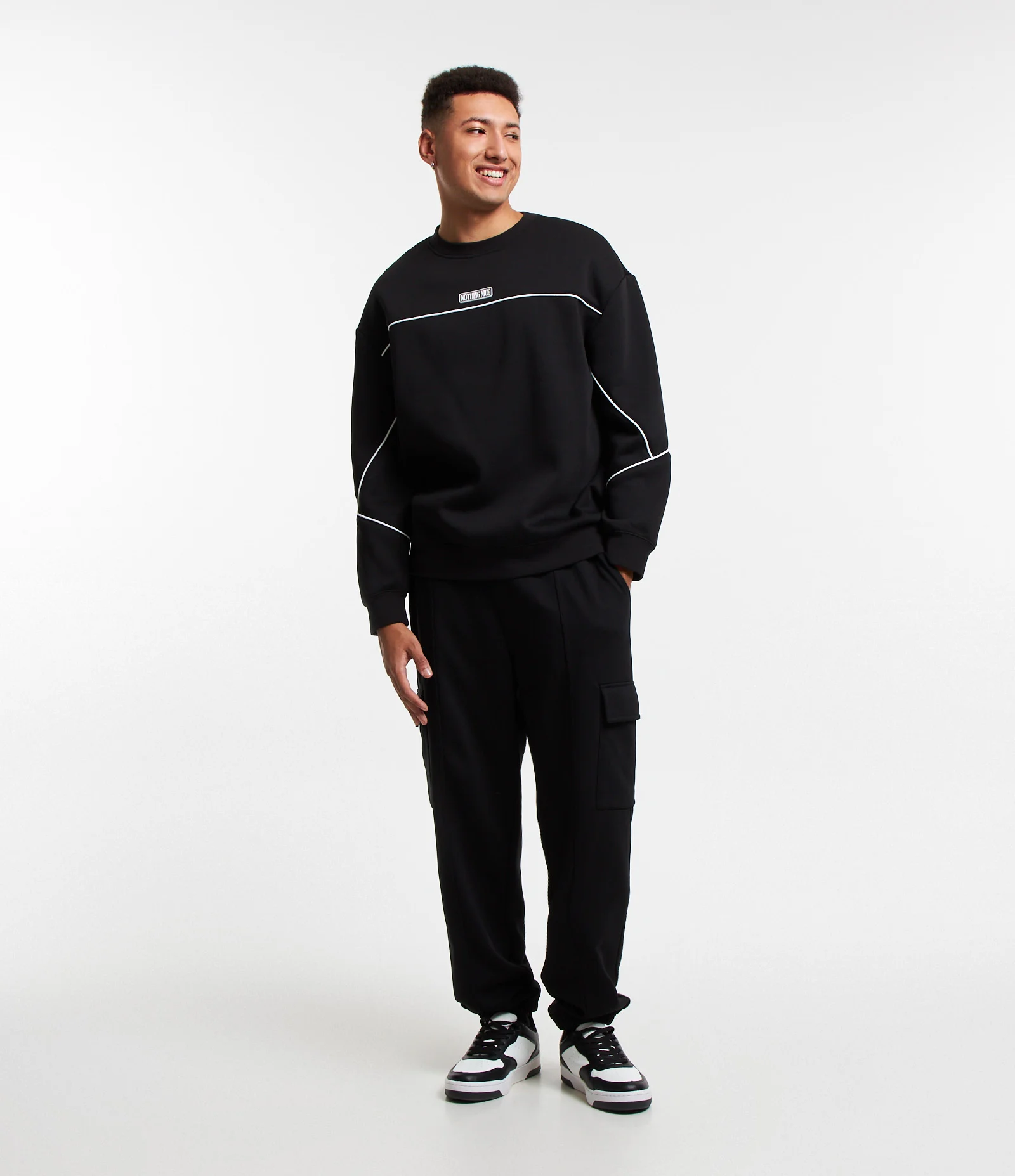 Calça Jogger em Moletom com Forro French Terry e Bolsos Laterais Preto 1