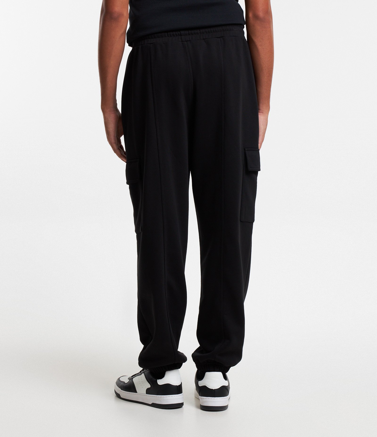 Calça Jogger em Moletom com Forro French Terry e Bolsos Laterais Preto 3