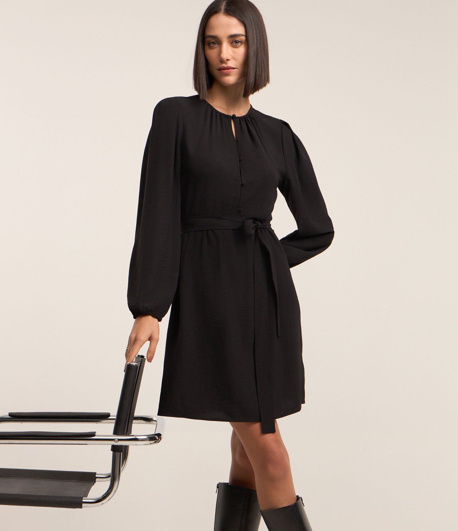Vestido Curto com Textura Airflow e Manga Bufante Preto 1