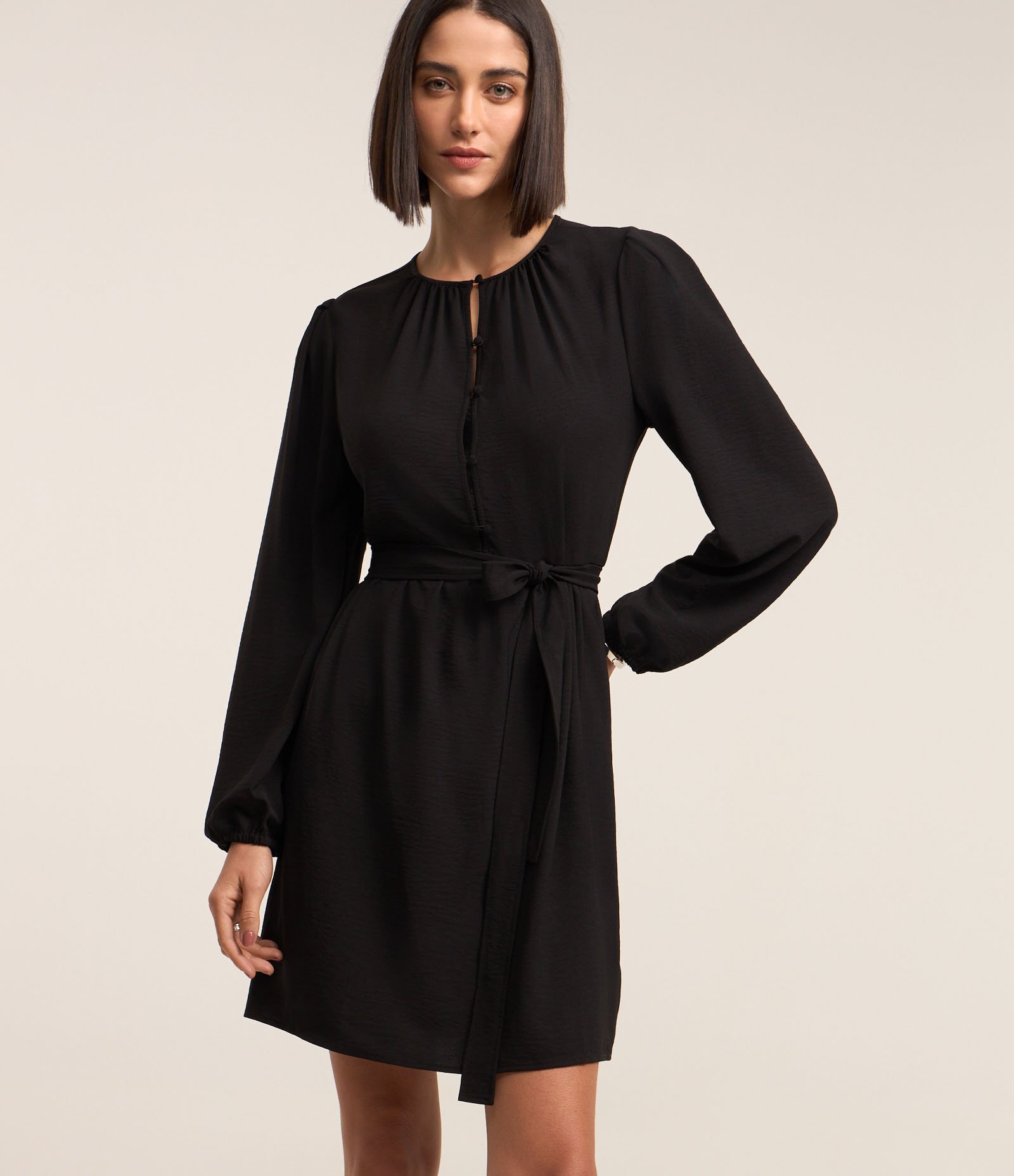 Vestido Curto com Textura Airflow e Manga Bufante Preto 4