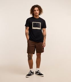 Bermuda Texturizada com Cós Elástico e Cordão para Ajuste