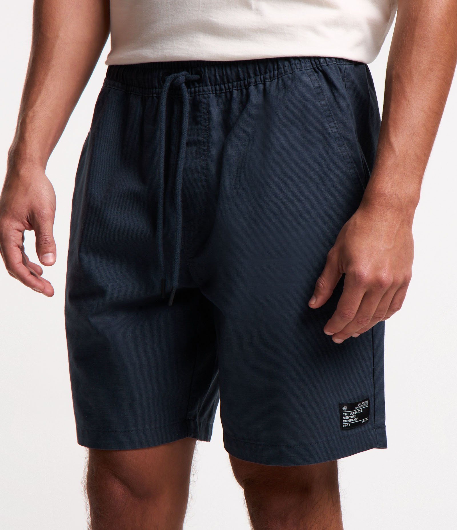 Bermuda Texturizada com Cós Elástico e Cordão para Ajuste Azul 2