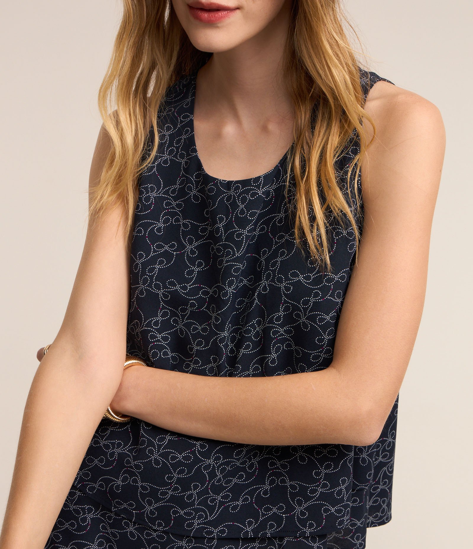 Blusa em Crepe com Zíper nas Costas e Estampa de Poá Entrelaçado Azul Marinho 3