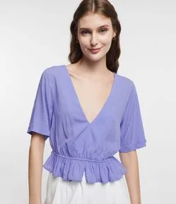 Blusa em Viscose com Textura e Babadinho na Barra