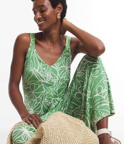 Macacão em Viscose com Estampa Folhagem Contrastante