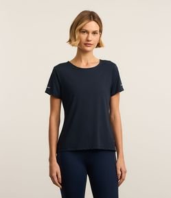 Camiseta Esportiva Regular Texturizada com Detalhe Refletivo