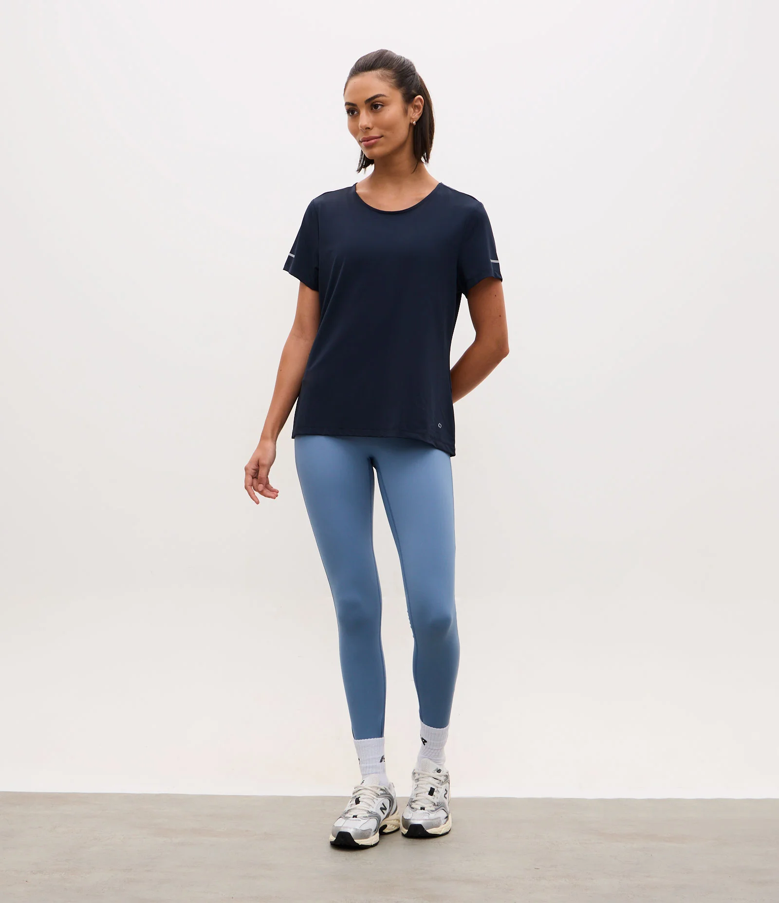 Camiseta Esportiva Regular Texturizada com Detalhe Refletivo Azul Marinho 2