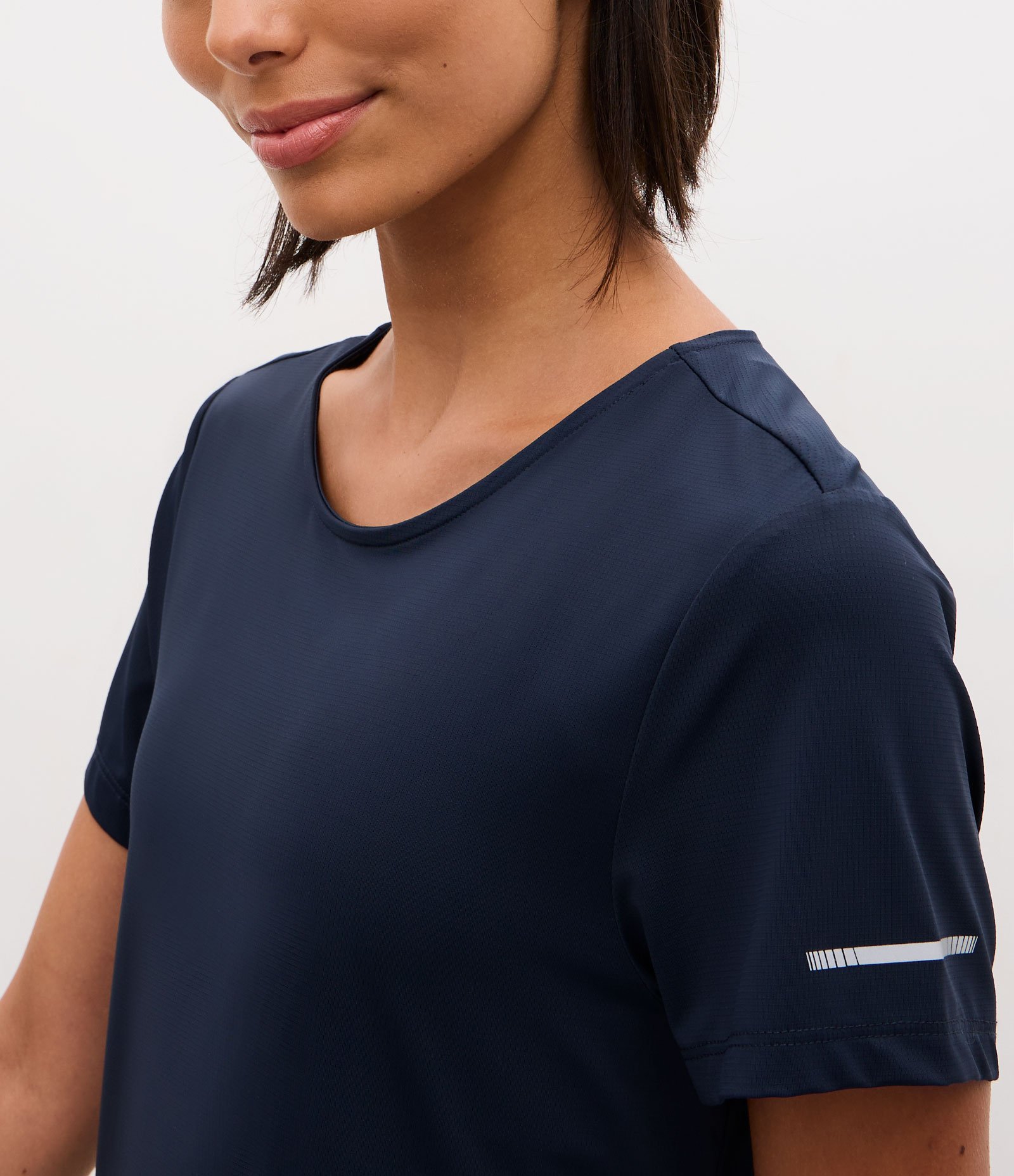 Camiseta Esportiva Regular Texturizada com Detalhe Refletivo Azul Marinho 4