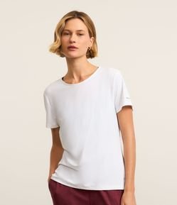 Camiseta Esportiva Regular Texturizada com Detalhe Refletivo